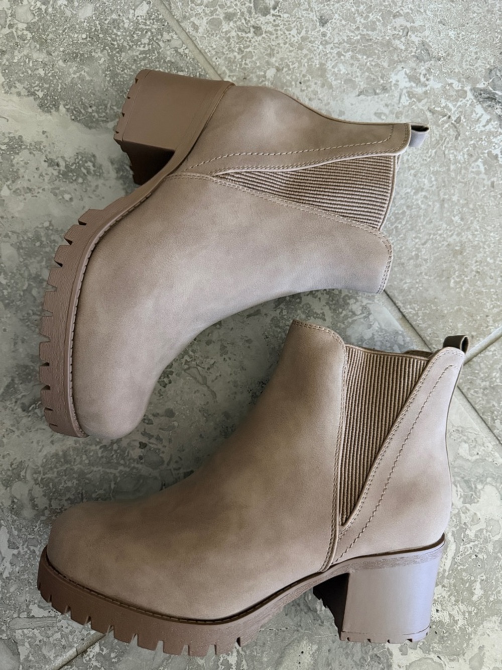 MIA Jody Chelsea Ankle Boots in Taupe, Size 8.5 Wide Fit, New in Box - Picture 2 of 8